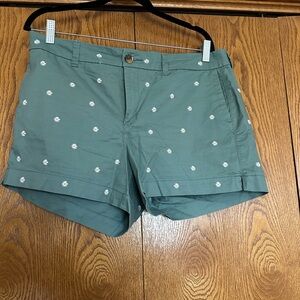 Old Navy Green Women's Shorts with Daisy Embroidery size 12